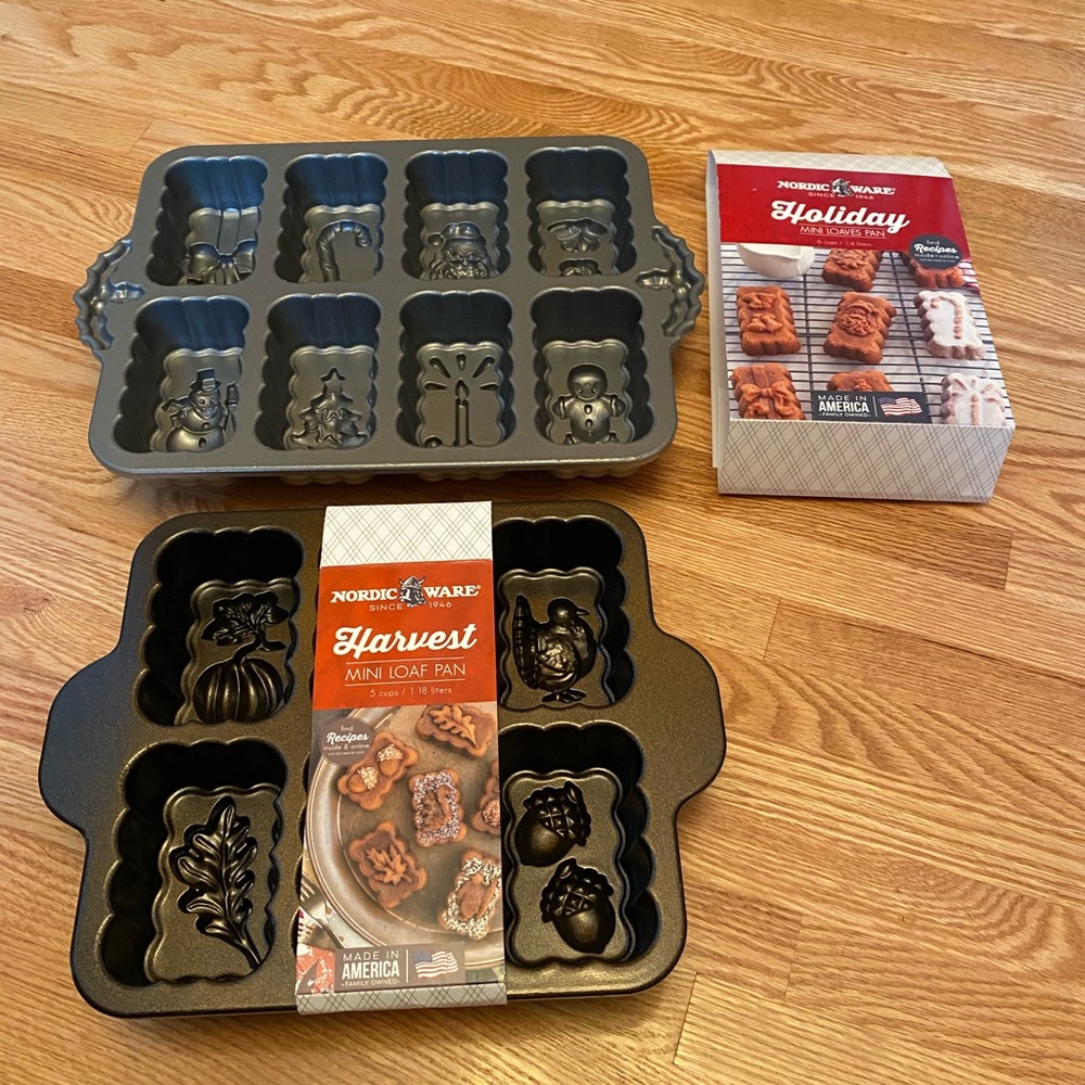 Set of 2 Nordic Ware Holiday Mini Loaf Pans, New